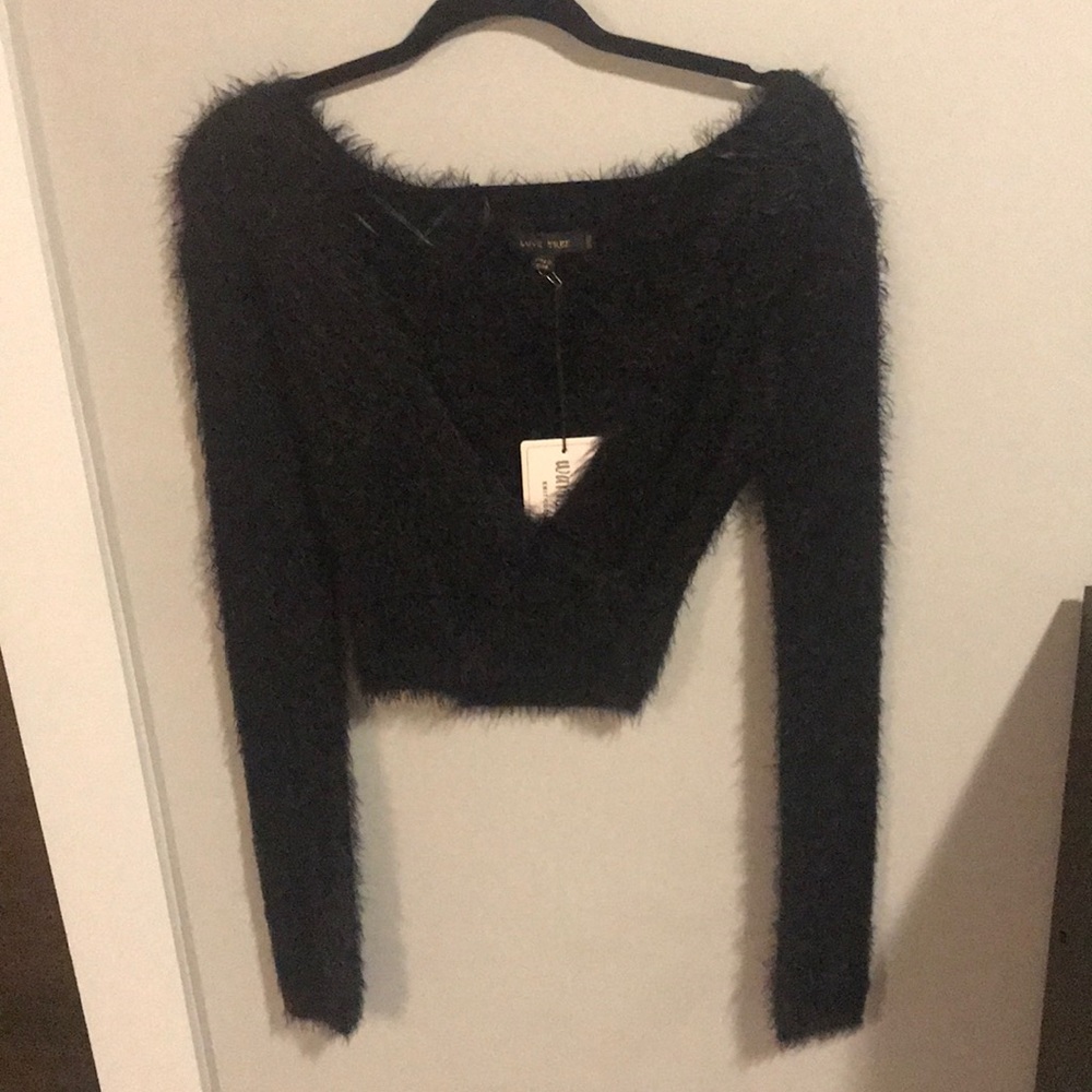 Fuzzy Low cut sweater